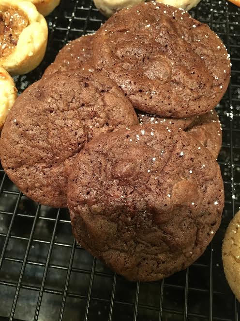 Follow this quick and easy recipe to enjoy delicious chocolate truffle cookies!