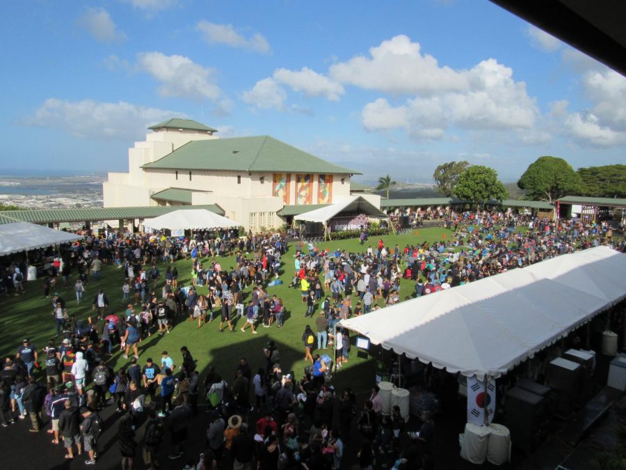 The+annual+Ho%CA%BBolaulea+attracts+thousands+to+the+Kamehameha+School%CA%BBs+Kap%C4%81lama+campus+to+celebrate+Hawaiian+culture.