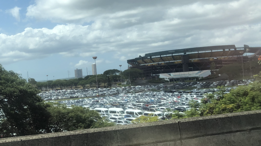 Here+is+a+picture+of+Aloha+stadium+fully+maxed+out+due+to+rental+cars