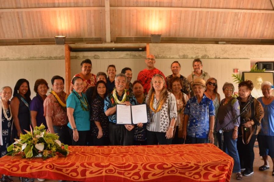  A step towards the future: Governor David Ige signs the House Bill 451 in 2017.
Picture credit: OHA