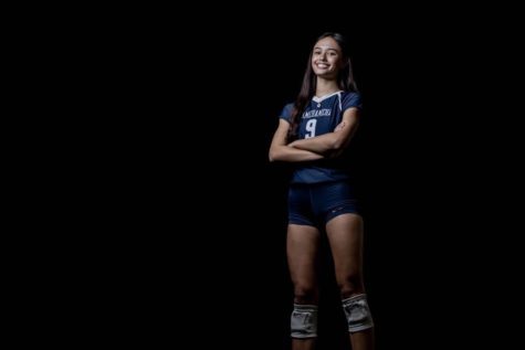  Maui Robins commits to playing volleyball in college